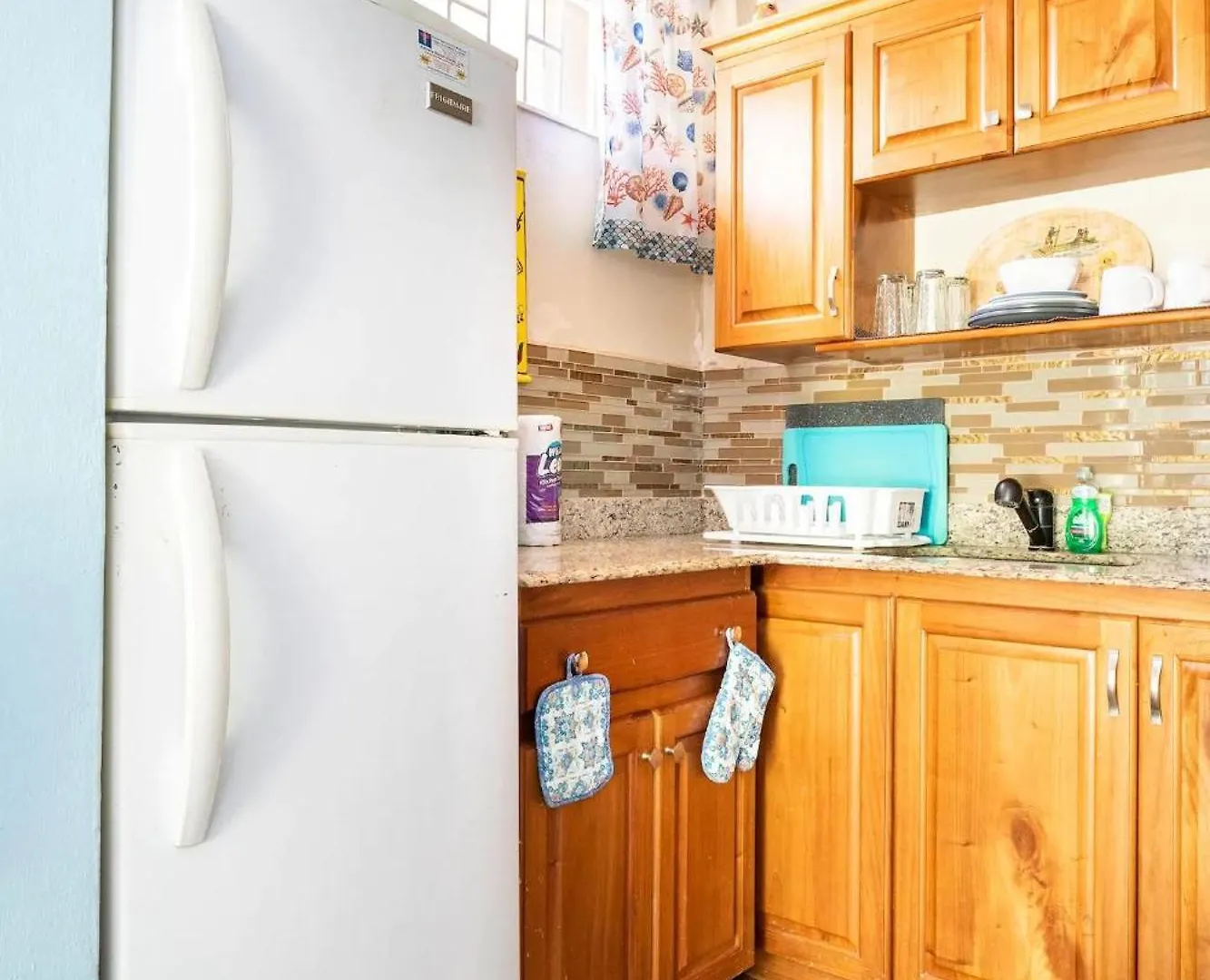 아파트 Tower Isles Condo With Sea Views